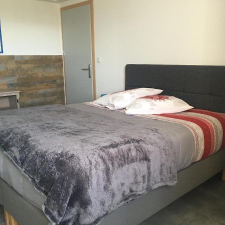 Pugny-Chatenod Appartement T2 Independant Dans Maison מראה חיצוני תמונה